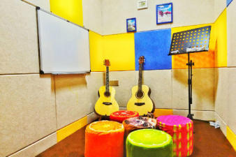 九龍坡綜合藝術(shù)培訓(xùn) 聲樂、吉他、架子鼓與鋼琴課程全解析